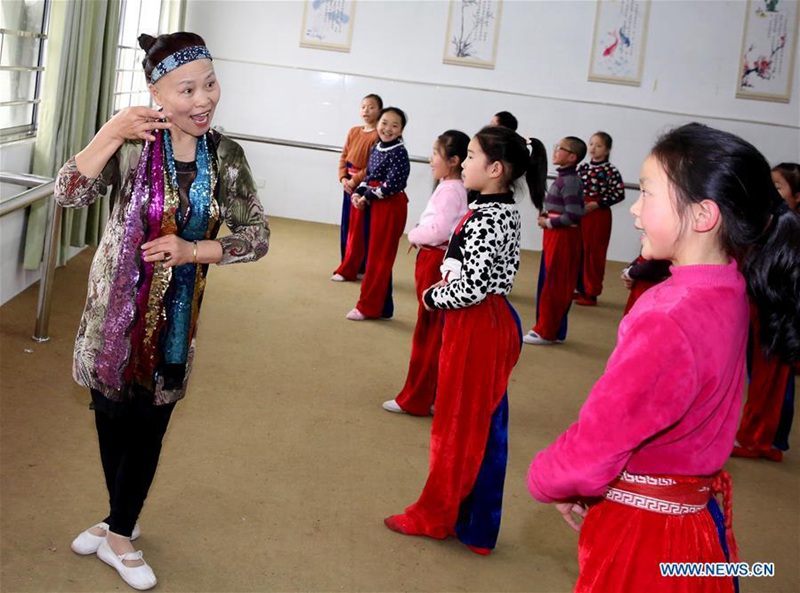 Peking-Oper an Grundschulen 