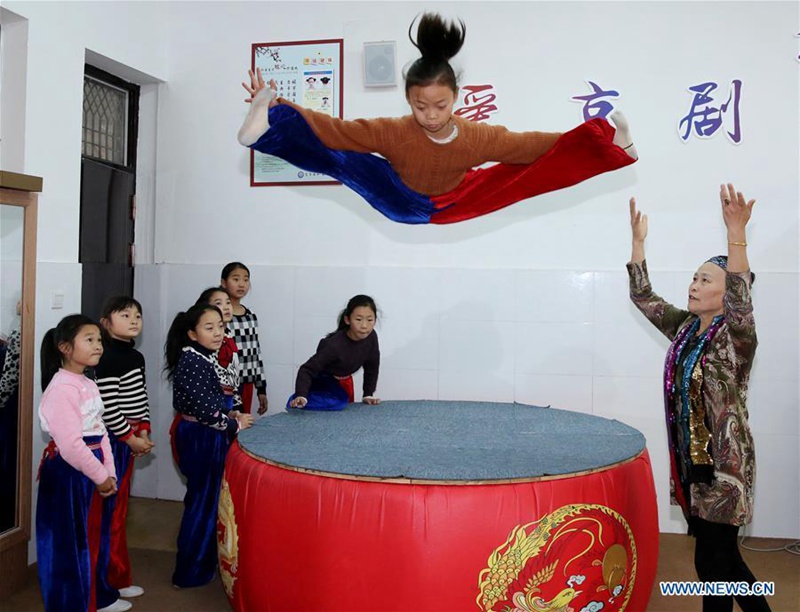 Peking-Oper an Grundschulen 