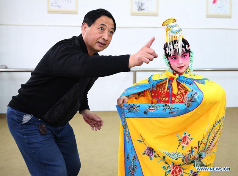 Peking-Oper an Grundschulen 