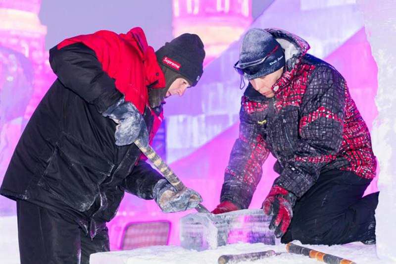 Eisskulpturenwettbewerb er?ffnet in Harbin