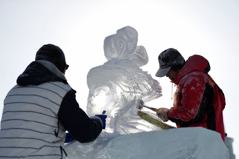 Eisskulpturenwettbewerb er?ffnet in Harbin