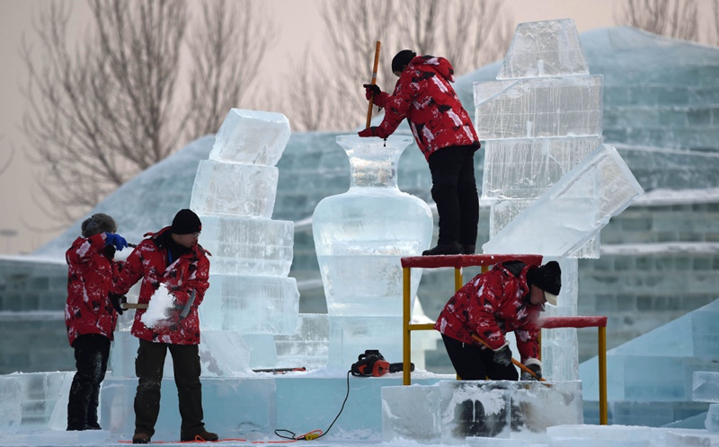 Eisskulpturenwettbewerb er?ffnet in Harbin