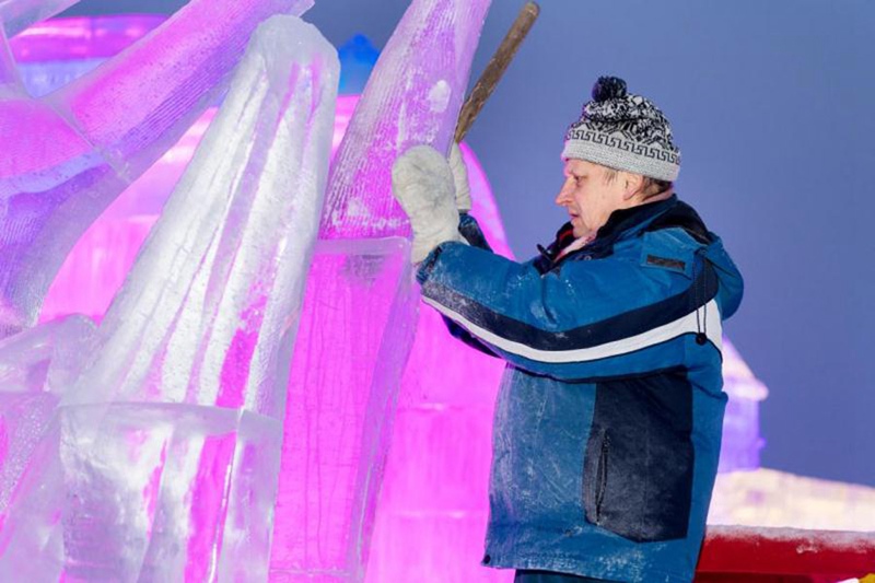 Eisskulpturenwettbewerb er?ffnet in Harbin