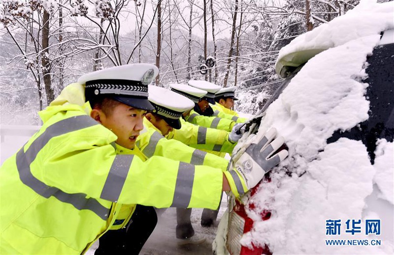 Ma?nahmen zum reibungslosen Verkehr im Schnee