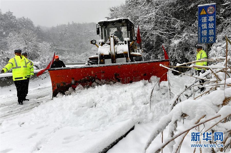 Ma?nahmen zum reibungslosen Verkehr im Schnee