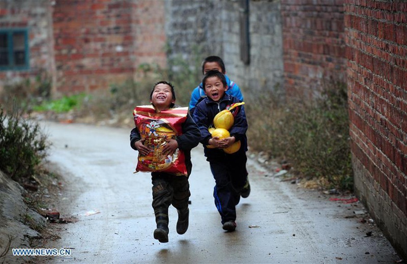 Kinder, die fr?hlichste Gruppe w?hrend des chinesischen Neujahrs