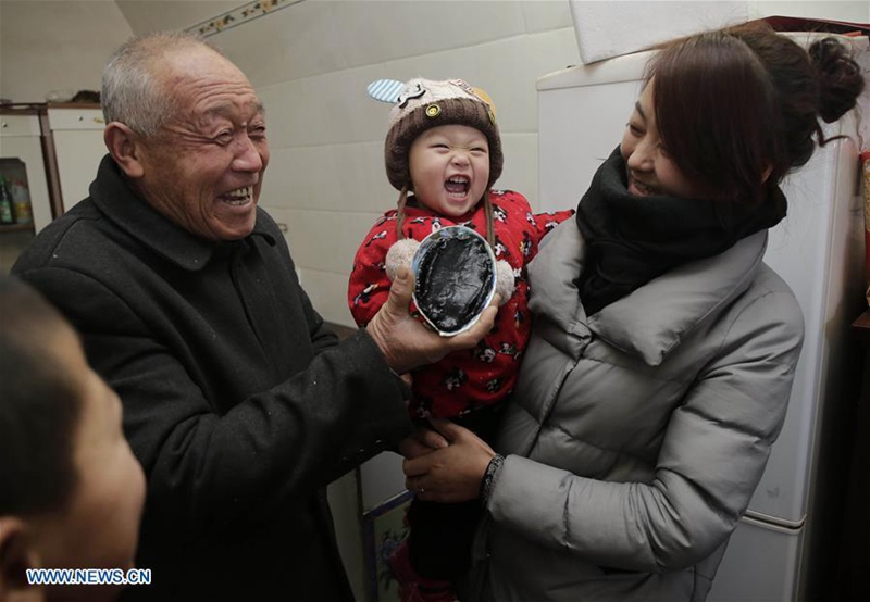 Kinder, die fr?hlichste Gruppe w?hrend des chinesischen Neujahrs