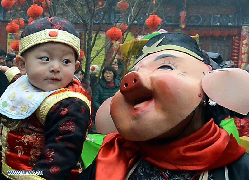 Kinder, die fr?hlichste Gruppe w?hrend des chinesischen Neujahrs