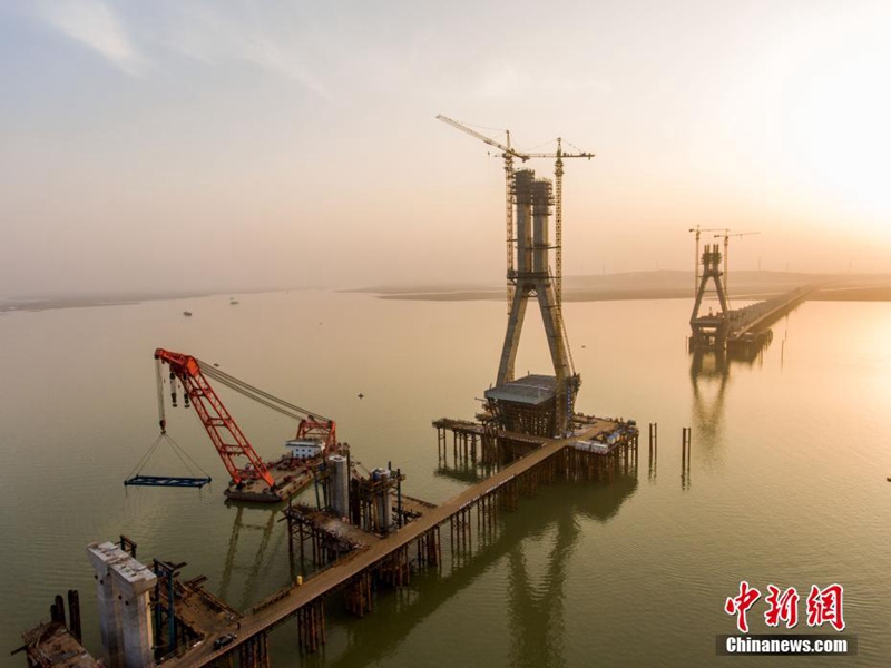 Luftaufnahmen der Brücke am Poyang-See