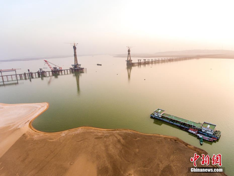 Luftaufnahmen der Brücke am Poyang-See
