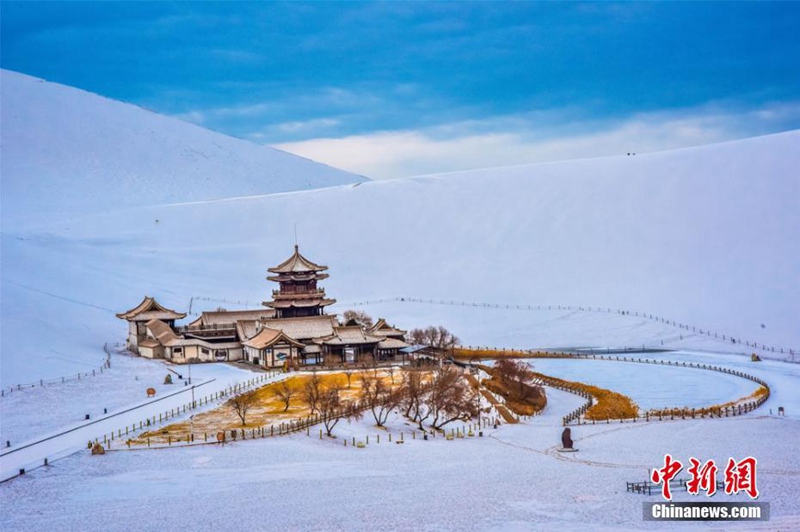 Schnee in der Dunhuang-Wüste