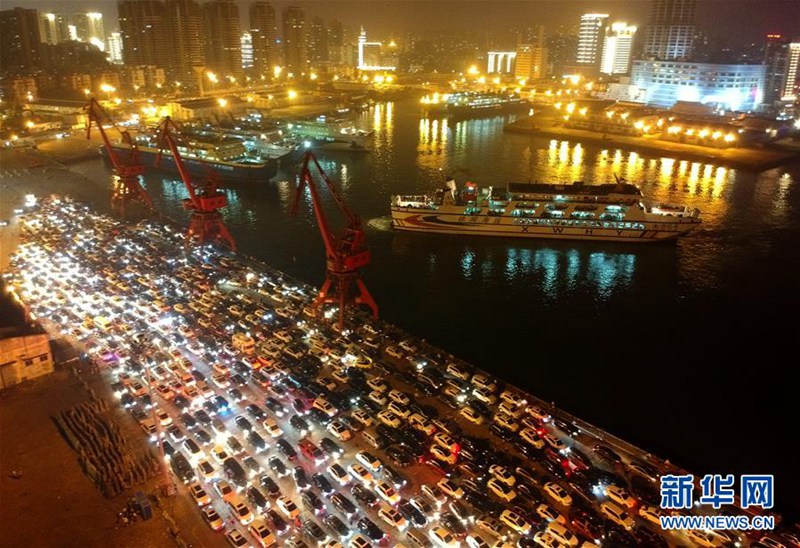 Dichter Nebel st?rt den Verkehr in Hainan