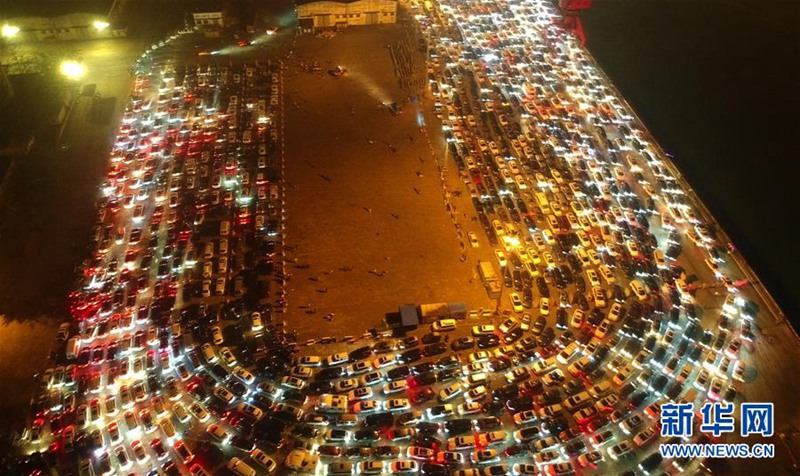 Dichter Nebel st?rt den Verkehr in Hainan