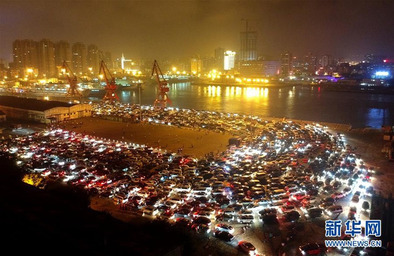 Dichter Nebel st?rt den Verkehr in Hainan