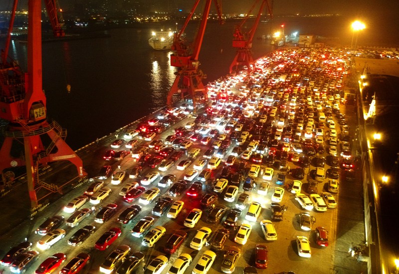 Dichter Nebel st?rt den Verkehr in Hainan