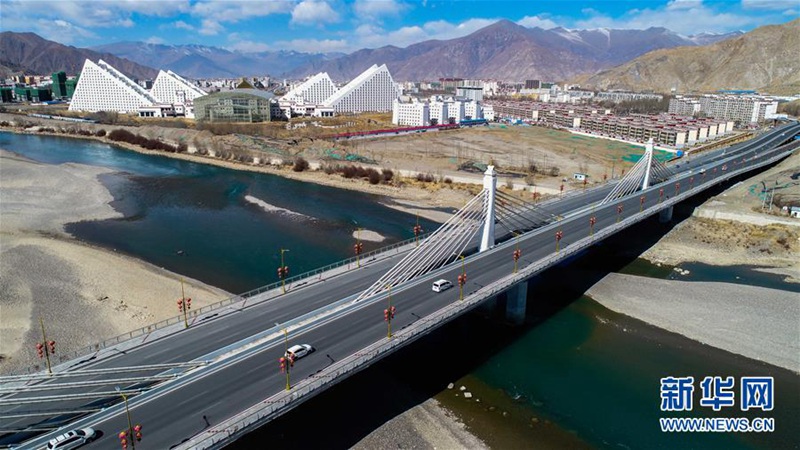 Bis 2020 sollen alle D?rfer in Tibet an Autobahnen angeschlossen werden