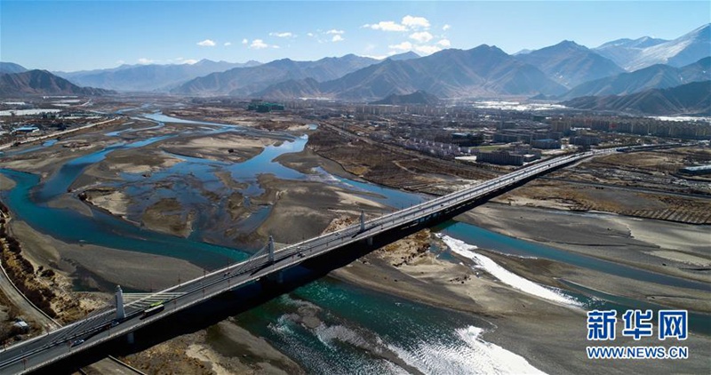 Bis 2020 sollen alle D?rfer in Tibet an Autobahnen angeschlossen werden