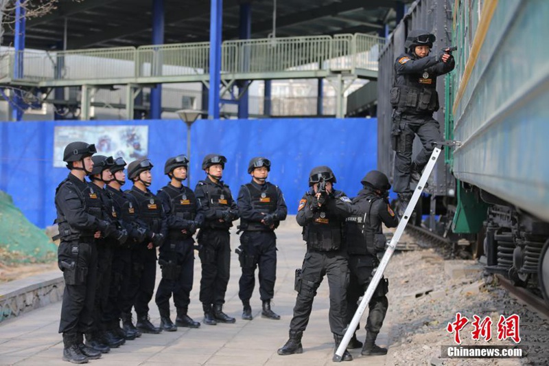 Polizistin im Training 