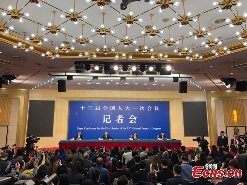 Au?enminister Wang Yi stellt sich der Presse