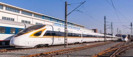 Neuer l?ngerer Hochgewindigkeitszug wird in China getestet