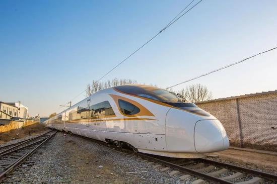 Neuer l?ngerer Hochgewindigkeitszug wird in China getestet