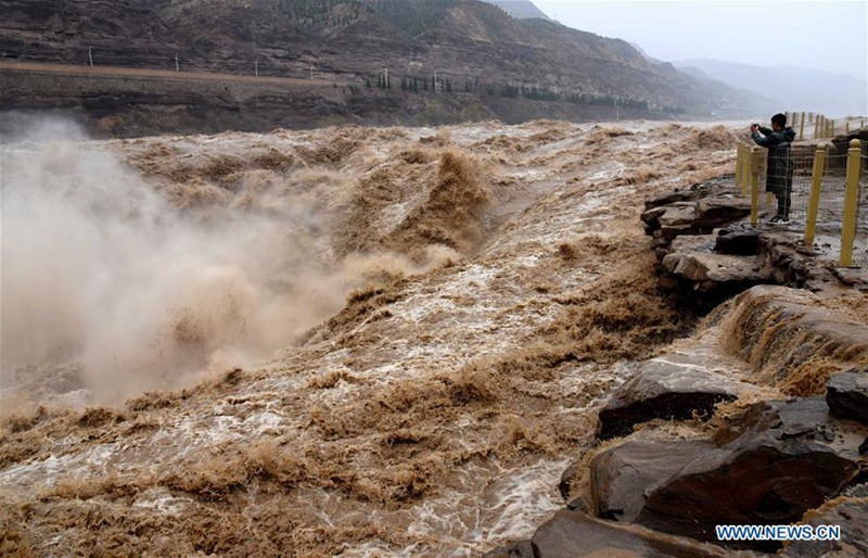 Frühling am Hukou-Wasserfall