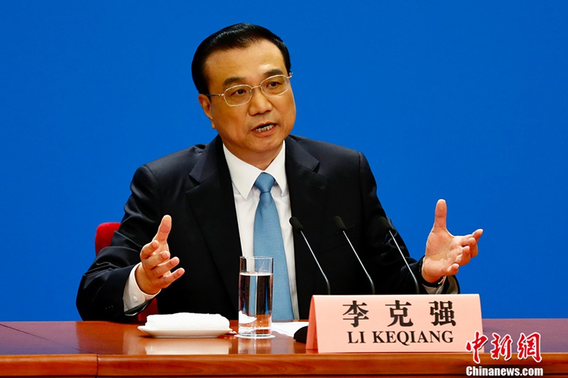 Der Ministerpr?sident Li Keqiang stellt sich der Pressekonferenz