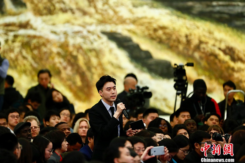 Der Ministerpr?sident Li Keqiang stellt sich der Pressekonferenz