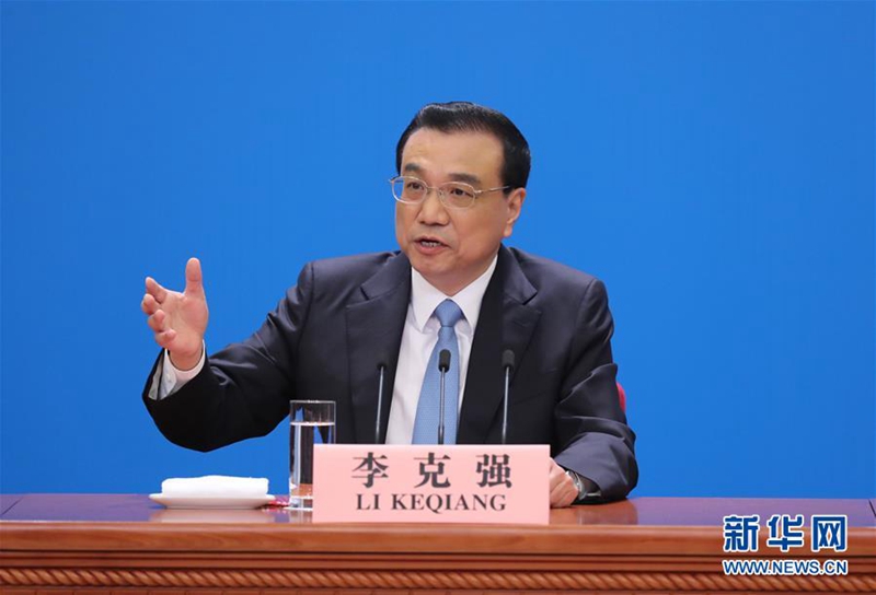 Der Ministerpr?sident Li Keqiang stellt sich der Pressekonferenz