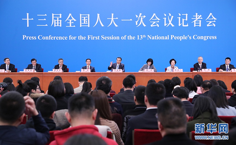 Der Ministerpr?sident Li Keqiang stellt sich der Pressekonferenz