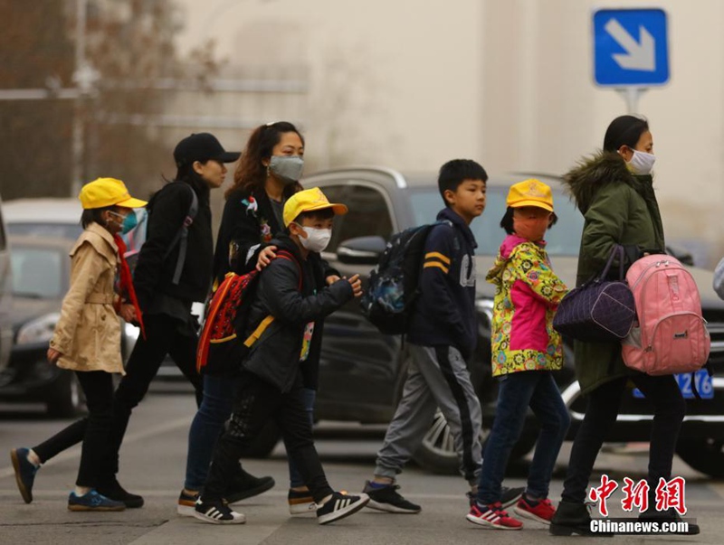 Starker Sandsturm fegt durch Beijing