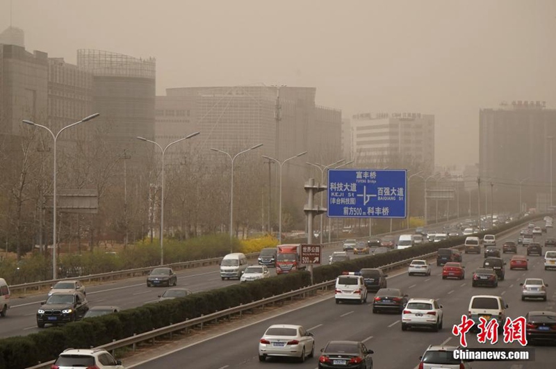 Starker Sandsturm fegt durch Beijing