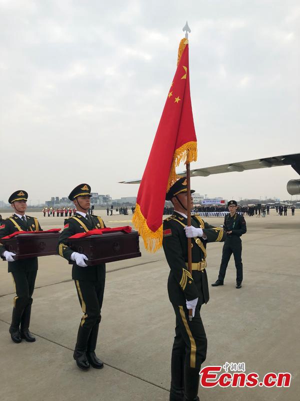 Südkorea übergibt die überreste chinesischer Soldaten, die w?hrend des Korea Krieges umkamen