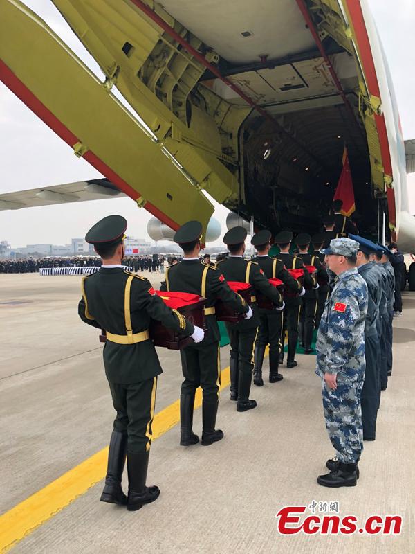 Südkorea übergibt die überreste chinesischer Soldaten, die w?hrend des Korea Krieges umkamen