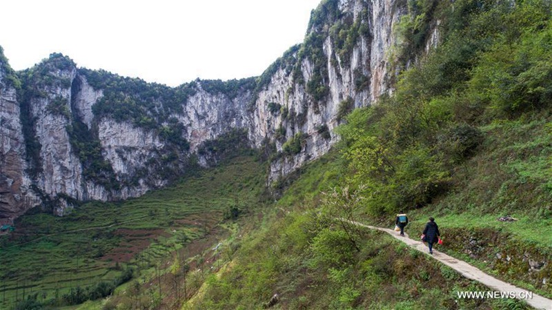 Gro?e Erdl?cher in Yunnan gefunden