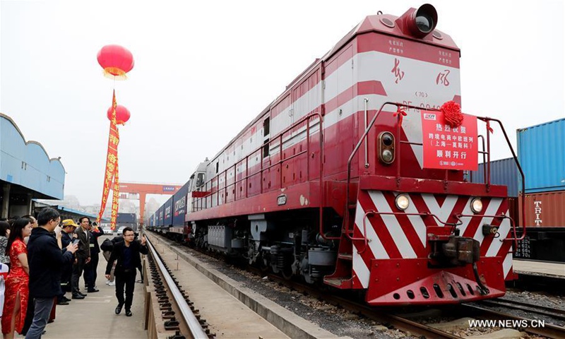 Güterzug f?hrt von Shanghai nach Moskau