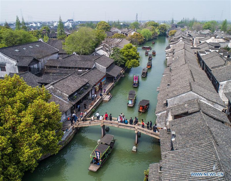 Tempelmesse in der historischen Stadt Wuzhen