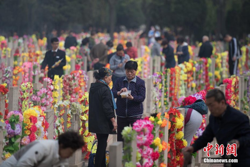 W?hrend des Qingming-Festes wird der Verstorbenen gedacht