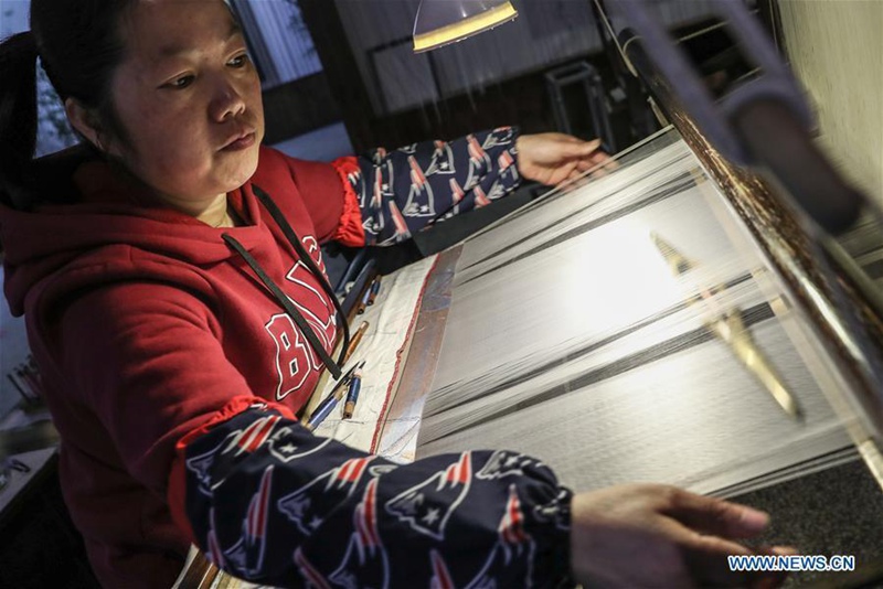 Seidenfirma f?rdert die Herstellungstechnik des Song-Brokates 