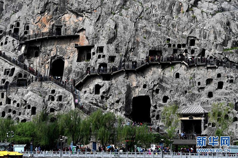 Longmen Grotten in Luoyang w?hrend der Touristensaison