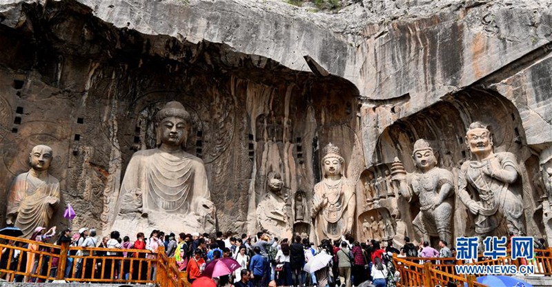 Longmen Grotten in Luoyang w?hrend der Touristensaison