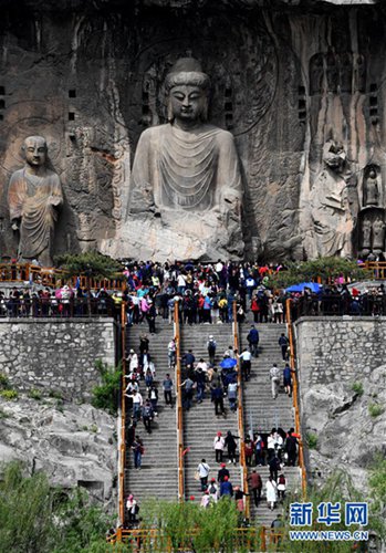 Longmen Grotten in Luoyang w?hrend der Touristensaison