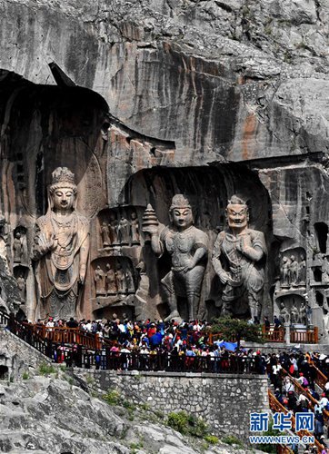 Longmen Grotten in Luoyang w?hrend der Touristensaison