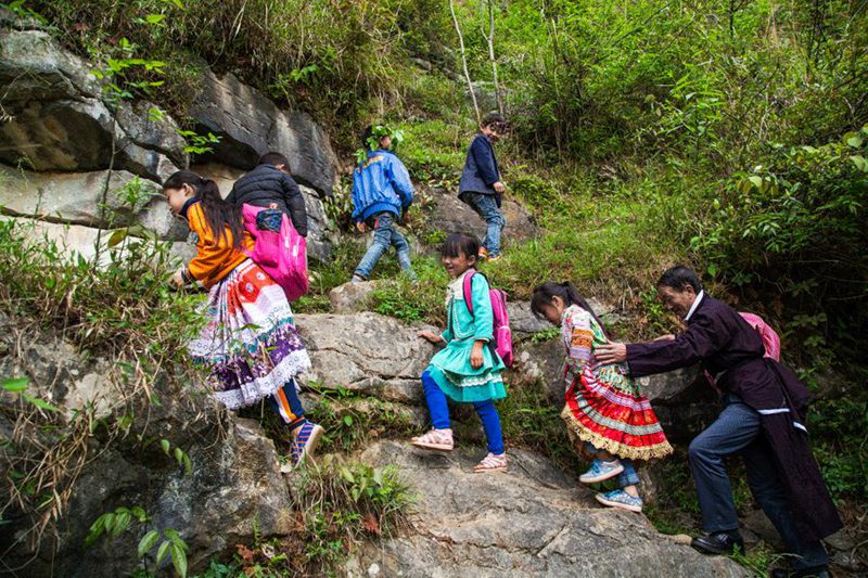 Langer Weg zur Schule in Guizhou