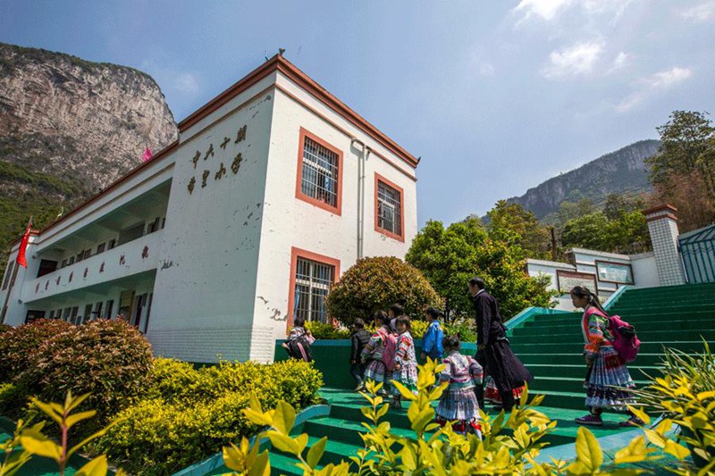 Langer Weg zur Schule in Guizhou