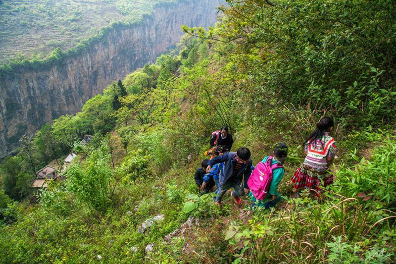 Langer Weg zur Schule in Guizhou