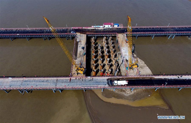 Bau der Brücke über den Gelben Fluss 