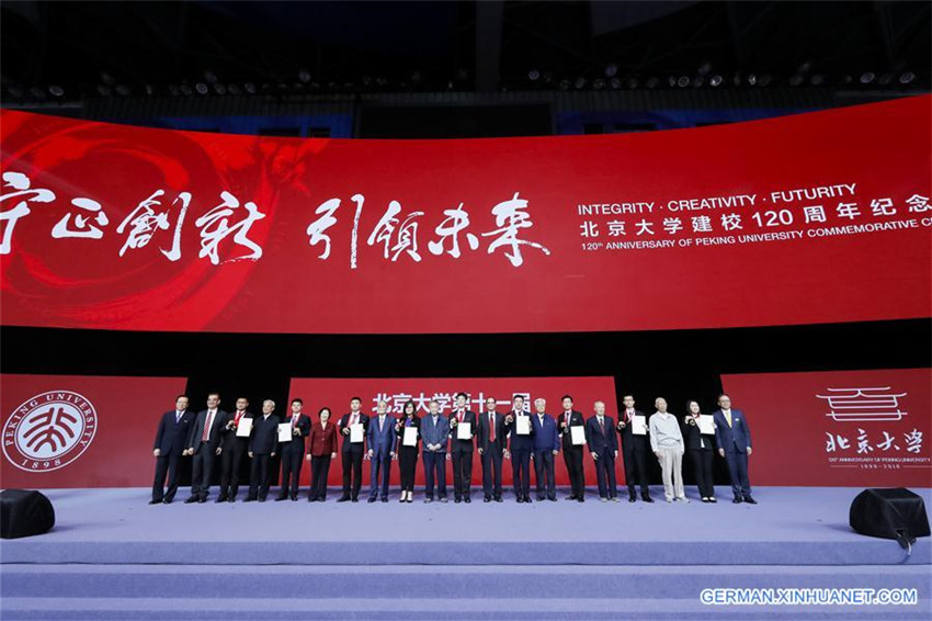 Eine Zeremonie zur Markierung des 120. Geburtstags der Peking-Universit?t in Beijing abgehalten
