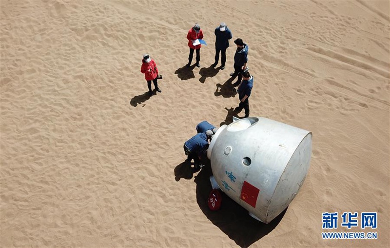 Chinesische Astronauten führen ihr Wüsten-überlebenstraining durch
