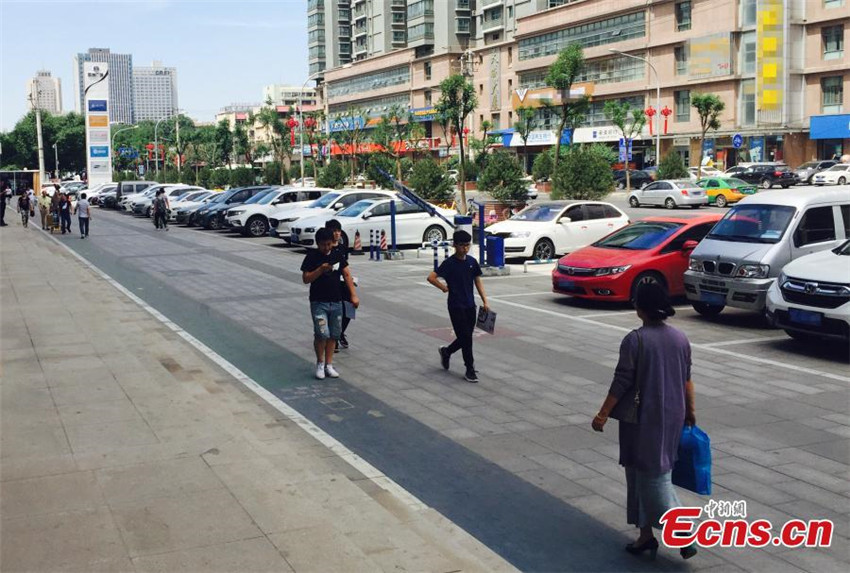 Xi′an baut spezielle Spur für ?Handy-Phubbers“